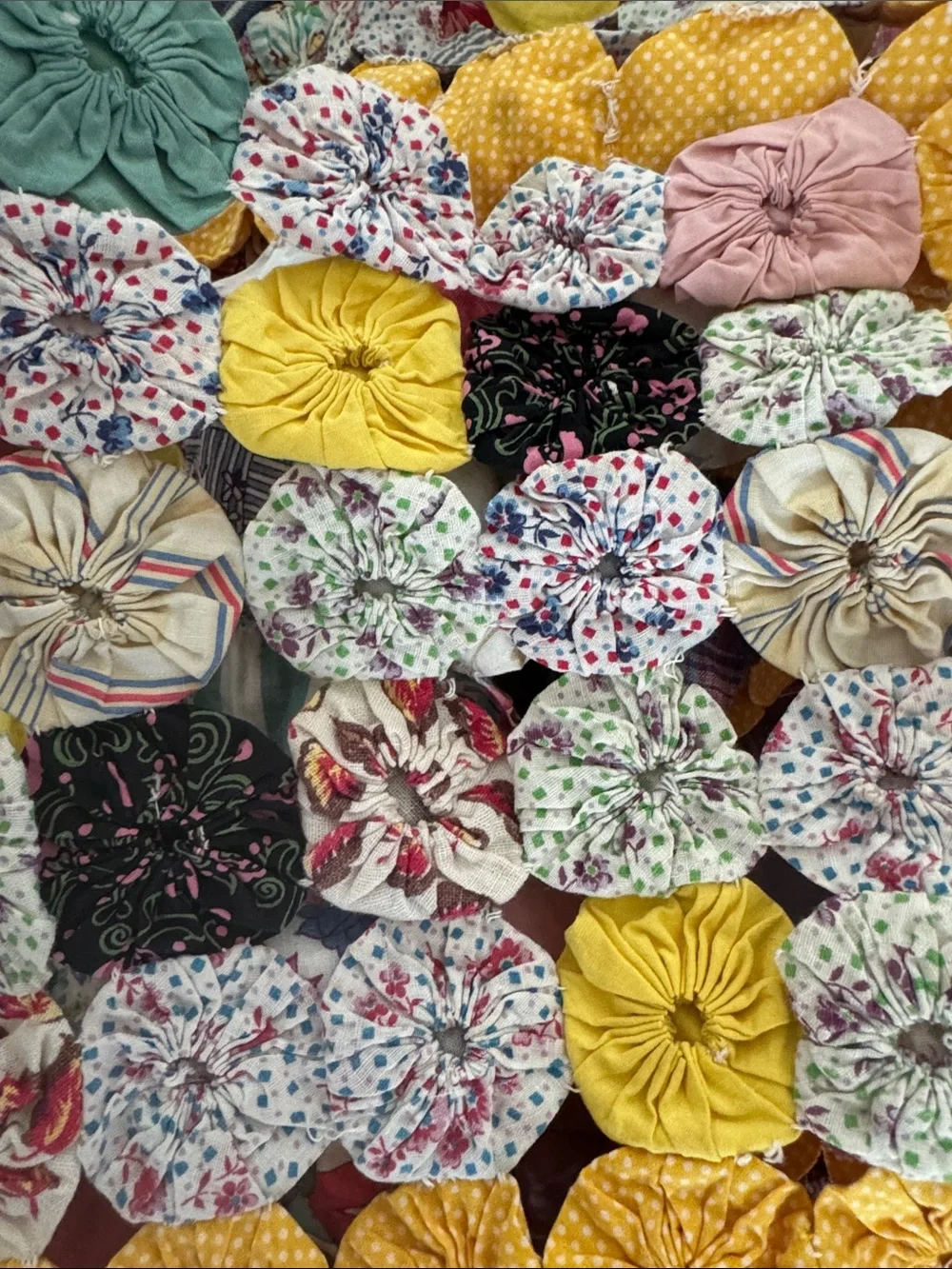 Vintage Handmade YoYo Quilt